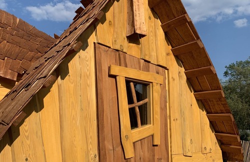 Ronchamp Cabina | Au Bonheur Comtois unusual cabin with swimming pool
