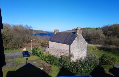 Guerlesquin Casa | Au Bord du lac du Guic, Proche de la mer