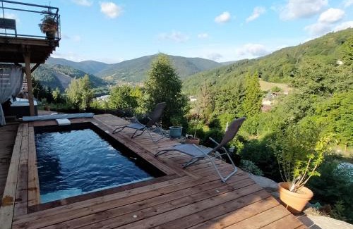 Muhlbach-sur-Munster Apartamento | Au chalet de JO avec accès à l'espace piscine et jacuzzi