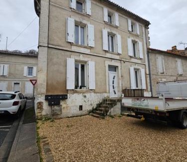 Angouleme Apartamento | Au deux enfants