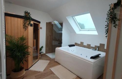 Luzille Casa | Au Domaine du Bois Joubert - FR-1-381-532