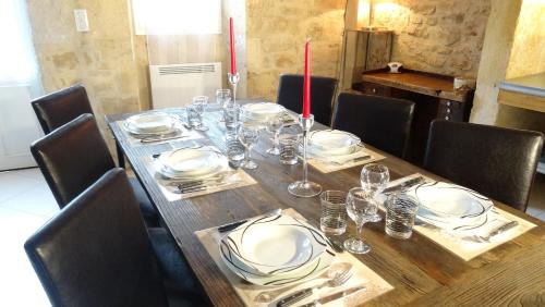 Castelnaud-la-Chapelle Casa | Au Pied du CHÂTEAU - 5 à 11 personnes - Baignade-canoë-piste cyclable à 100 m