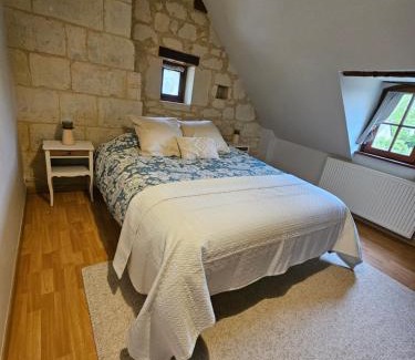 Gennes-Val-de-Loire Cama Y Desayuno | Au pied du Lavoir chambre Germaine