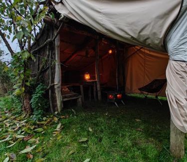 Mont-de-l'Enclus Otro | Au Pied Du Trieu, The Shelter