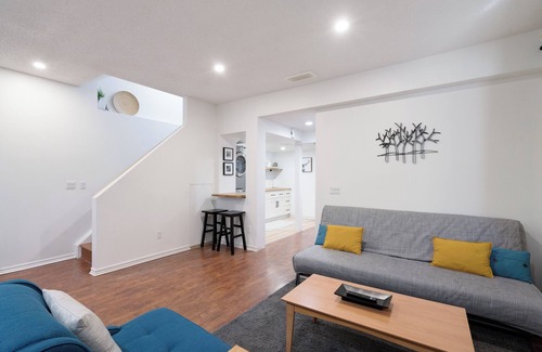 Southeast Calgary Casa | Auburn suite*Close to Mountains*South Health Hospital*Fish Creek Park*Shopping