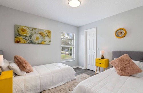 Auburndale Casa | Auburndale Getaway Luxurious Style Open Floorplan