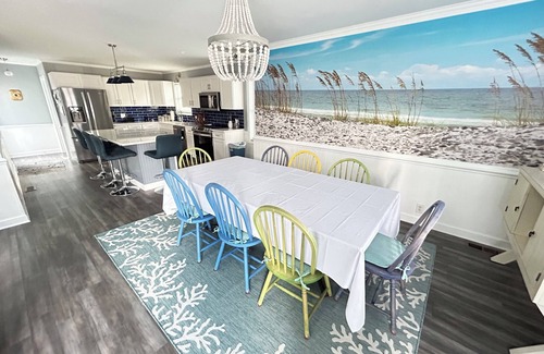 Ocean Isle Beach Cabaña | August 4 night Min avail! Gorgeous 4 bedroom Home new decking and outdoor space