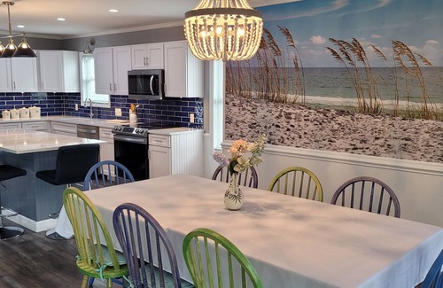 Ocean Isle Beach Cabaña | August 4 night Min avail! Gorgeous 4 bedroom Home new decking and outdoor space