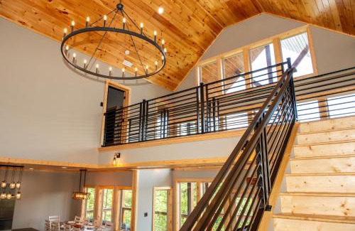 Wears Valley Casa | Augys View- Mountain Views-large parking-Large Cabin