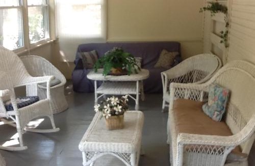 Put-in-Bay Casa | Aunt Jane's Yellow House
