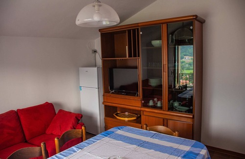 Monasterolo del Castello Apartamento | Aunt Maria's - Torrezzo Apartment. Your terrace on Lake Endine