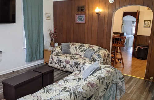 Dundee Casa | Aunt Rose's Place 2 BR Cottage on River Raisin Monroe Michigan