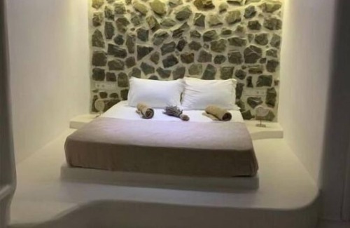 Naxos Town Hotel | AURA ROOM