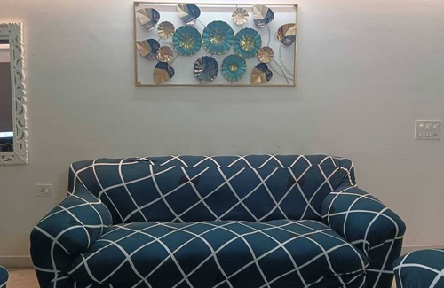 Gurugram Apartamento | AuraBnB Homes:-Discover Comfort of Our 2BHK with Balcony Sec-46