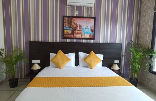 Gurugram Apartamento | AuraBnB Homes:-Discover Comfort of Our 2BHK with Balcony Sec-46