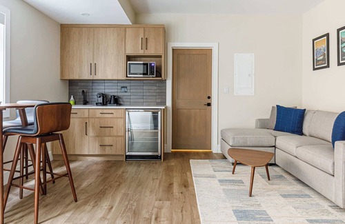 Teepee Town Casa | Aurora Lights - Luxe Townhouse Private Hot Tub