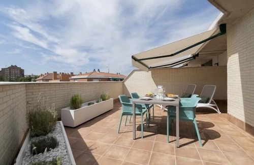 Carabanchel Apartamento | Aurora Stays by Charming XVI, Ático con terraza y parking