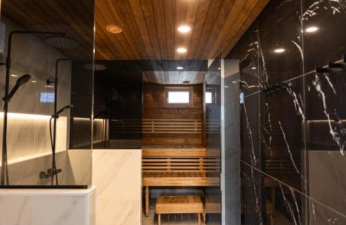 Rovaniemi Villa | Aurora Villa with Jacuzzi