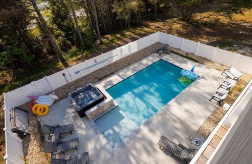 Whalehead Beach Casa | Auroro 6 BR Elevator Theater Rec Room Pool & Hot