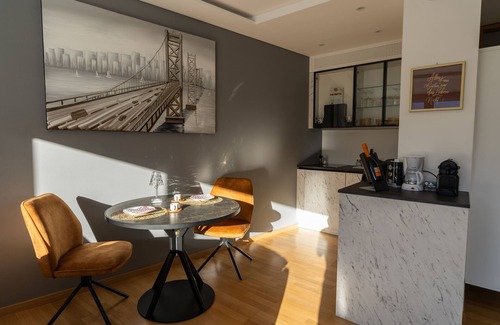 Merano Apartamento | Ausblick Kleinjuwel im Herzen Merans mit Parkplatz, Panoramablick und Bike Raum