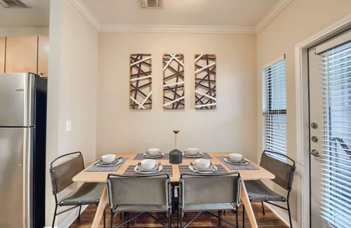 West Campus Apartamento | Austin 4BR Townhome + Walk to West Campus