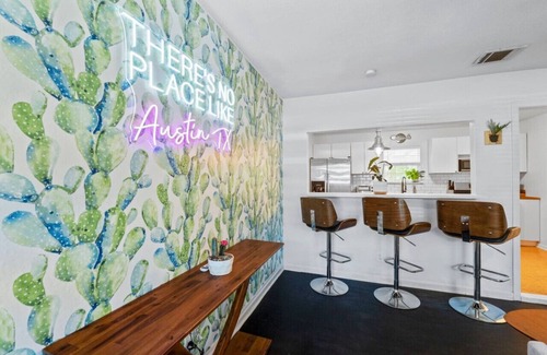 Austin Casa | Austin Charmer Mins from UT