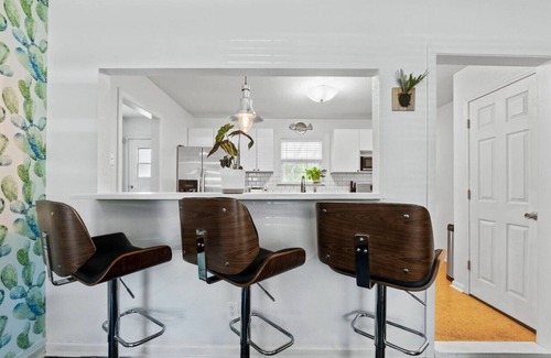 Austin Casa | Austin Charmer Mins from UT