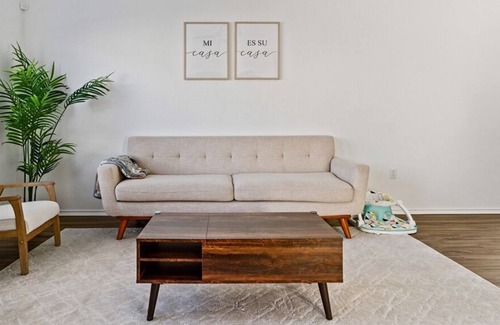 Del Valle Casa | Austin Getaway: Come, Stay, and Play!