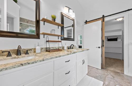 Shady Hollow Casa | Austin Hill Country Escape & Retreat - Private Oasis With Pool & Spa On Over An Acre