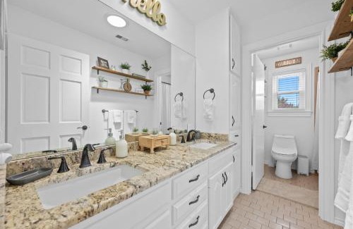 Shady Hollow Casa | Austin Hill Country Escape & Retreat - Private Oasis With Pool & Spa On Over An Acre