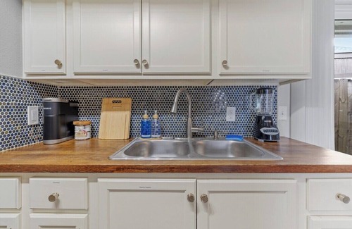 St. John - Coronado Hills Condominio | Austin King Suite Mins to St.Davids Hospital. Smart TV's, Fire Places, 3 bedroom