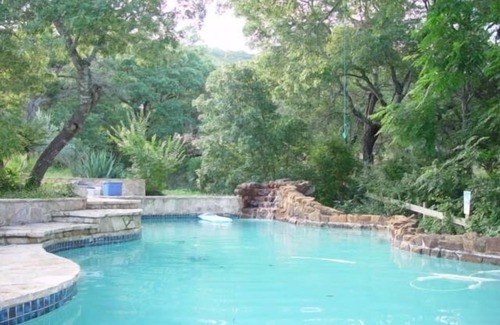 Leander Casa | Privado en el lago Travis - Hill Country Retreat / Pool / 2 Acres 7 camas Capacidad 20