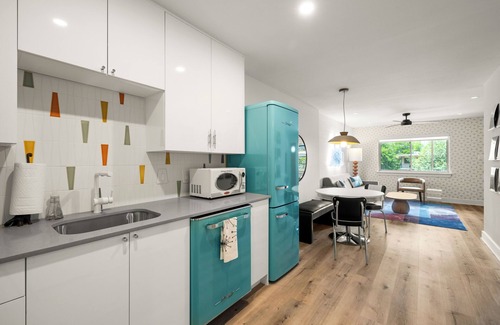 Travis Heights Condominio | Austin Retro-themed 2-bedroom 2-bath condo near South Congress and Downtown