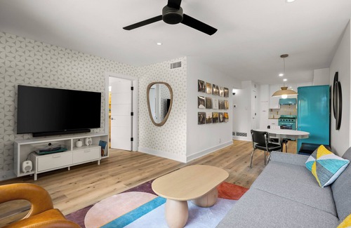 Travis Heights Condominio | Austin Retro-themed 2-bedroom 2-bath condo near South Congress and Downtown