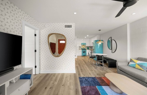 Travis Heights Condominio | Austin Retro-themed 2-bedroom 2-bath condo near South Congress and Downtown