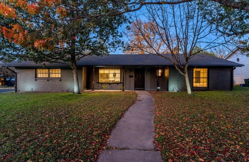 Barton Hills Casa | Austin Wildgrove 3BR House l Walk to Zilker