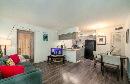 North University Apartamento | Austinite ~ Stylish, Fun & Cozy ~ Mins to Moody & DT