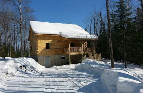 Pence Cabina | Authenic Amish construido cabaña de troncos en 3.300 acres Gile Flowage. Todos los servicios modernos