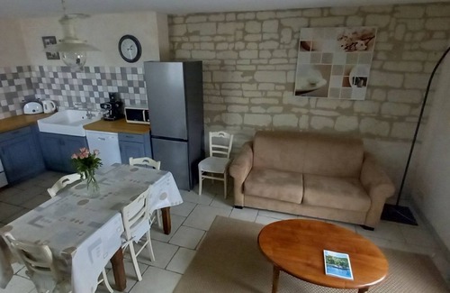 Les Ulmes Cabaña | Authentic 2-bedroom gite ideally located for visiting Anjou with the family.