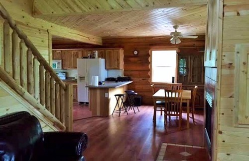 North Carlton Cabina | Auténtica cabaña de troncos de 3 niveles. 3 dormitorios, 3 baños