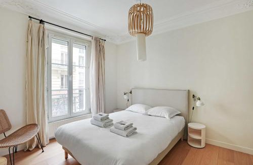18th Arrondissement Apartamento | Authentic apartment - 3BR-8P - Clignancourt