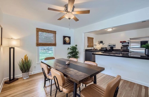Austin Casa | Authentic Austin Pad with Roof-top Deck Bar