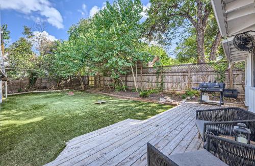 Austin Casa | Authentic Austin Pad with Roof-top Deck Bar