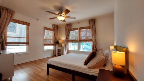 Austin Casa | Authentic Austin Pad with Roof-top Deck Bar