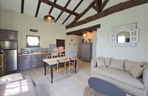 Sainte-Sabine-Born Cabaña | Casa de Campo Auténtica con Jardín y Piscina