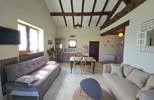 Sainte-Sabine-Born Cabaña | Casa de Campo Auténtica con Jardín y Piscina
