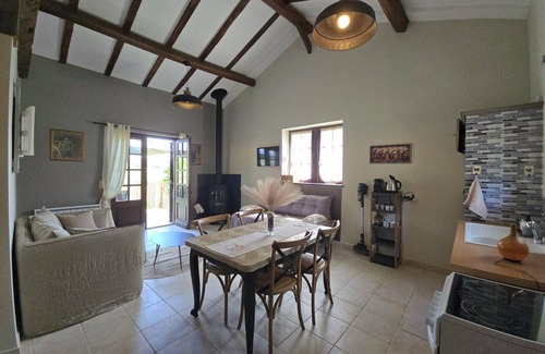 Sainte-Sabine-Born Cabaña | Casa de Campo Auténtica con Jardín y Piscina