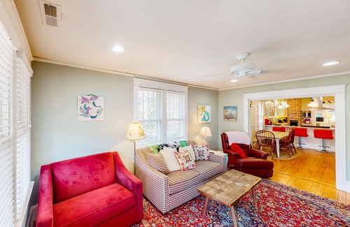 Wilmington Historic District Casa | Authentic Craftsman cottage - enclosed yard, lovely porch, W/D & great location