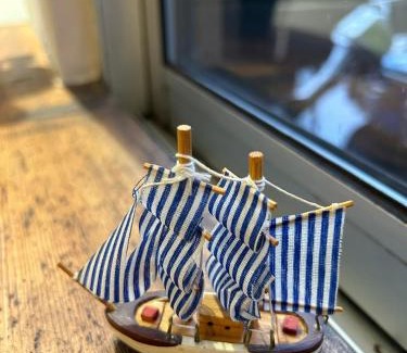 Stadionbuurt Apartamento | Authentic Dutch boathouse