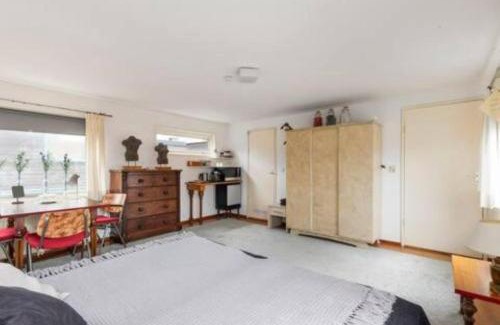 Stadionbuurt Casa | Authentic Dutch Houseboat in Amsterdam Zuid